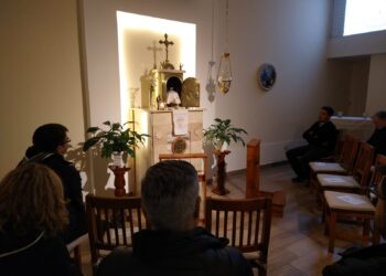 Encuentro de oración, trabajo y brindis